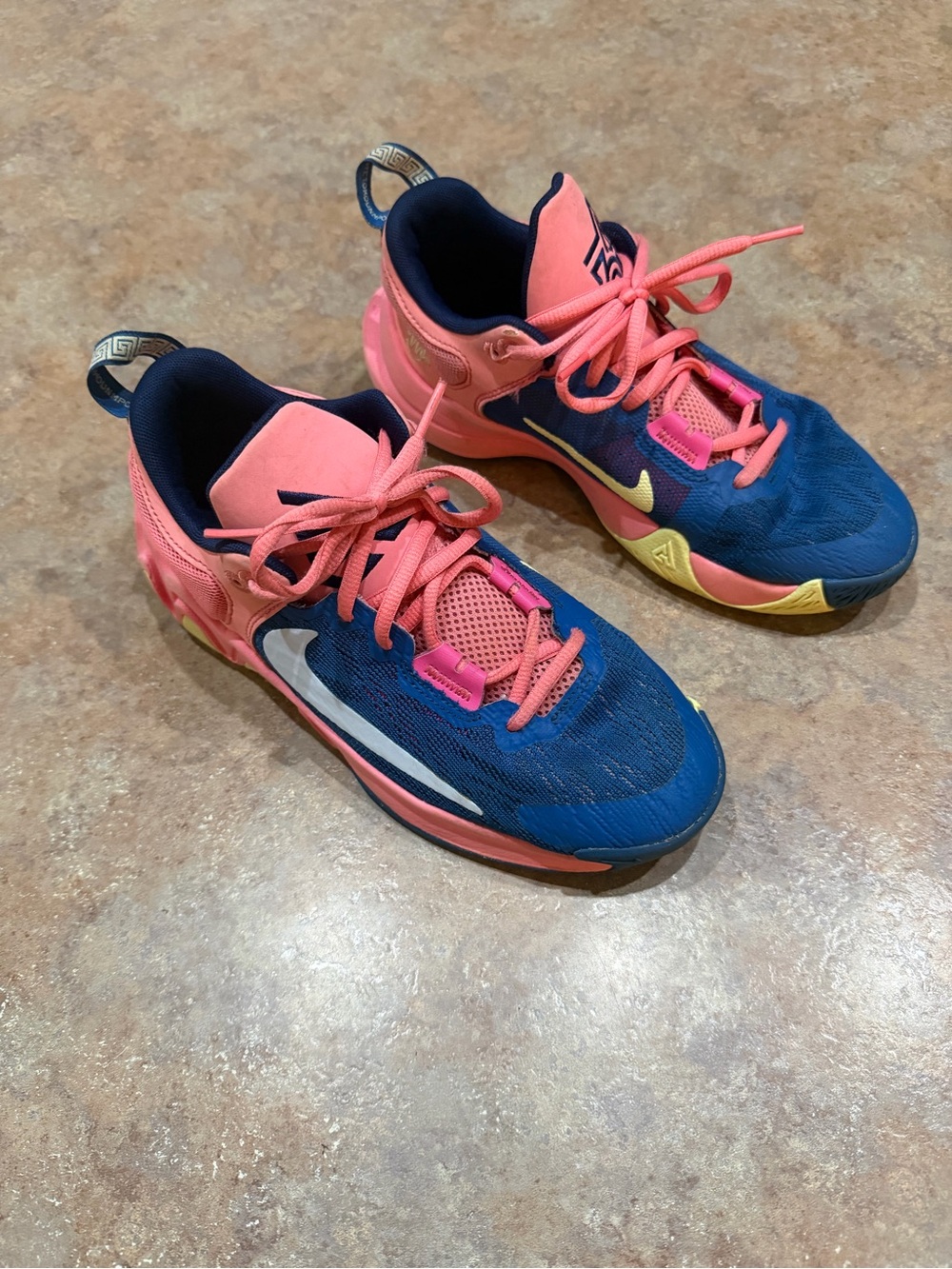 Girls Nike Giannis Immortality 2
Basketball Shoes. Size 5.5Y
